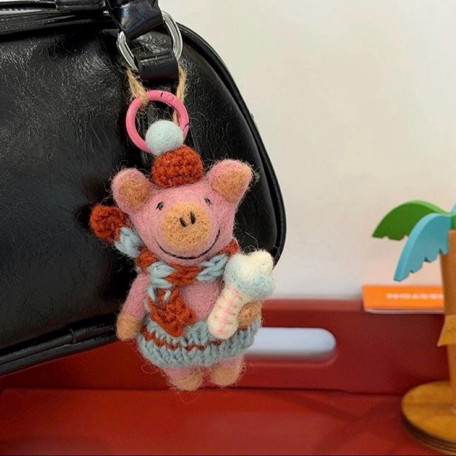 Cute Wool Felt Pig Keychain, Handmade Pig Bag Charm, Kawaii Animal Hanging Ornament, Felt Toy Pendant Gift, Lucky Pig Charm