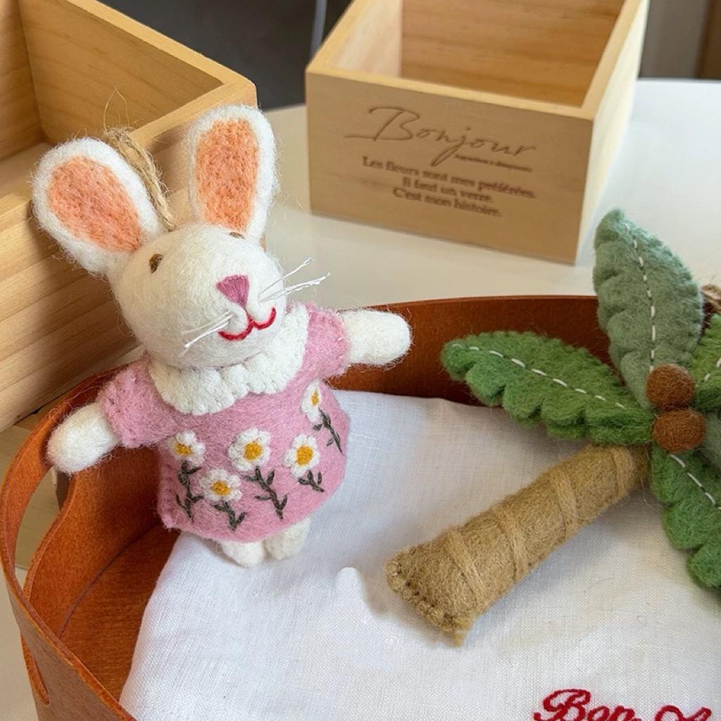 Cute Wool Felt Bunny Keychain, Handmade Rabbit Bag Charm, Floral Dress Bunny Hanging Ornament, Kawaii Animal Pendant Gift, Lucky Bunny Charm
