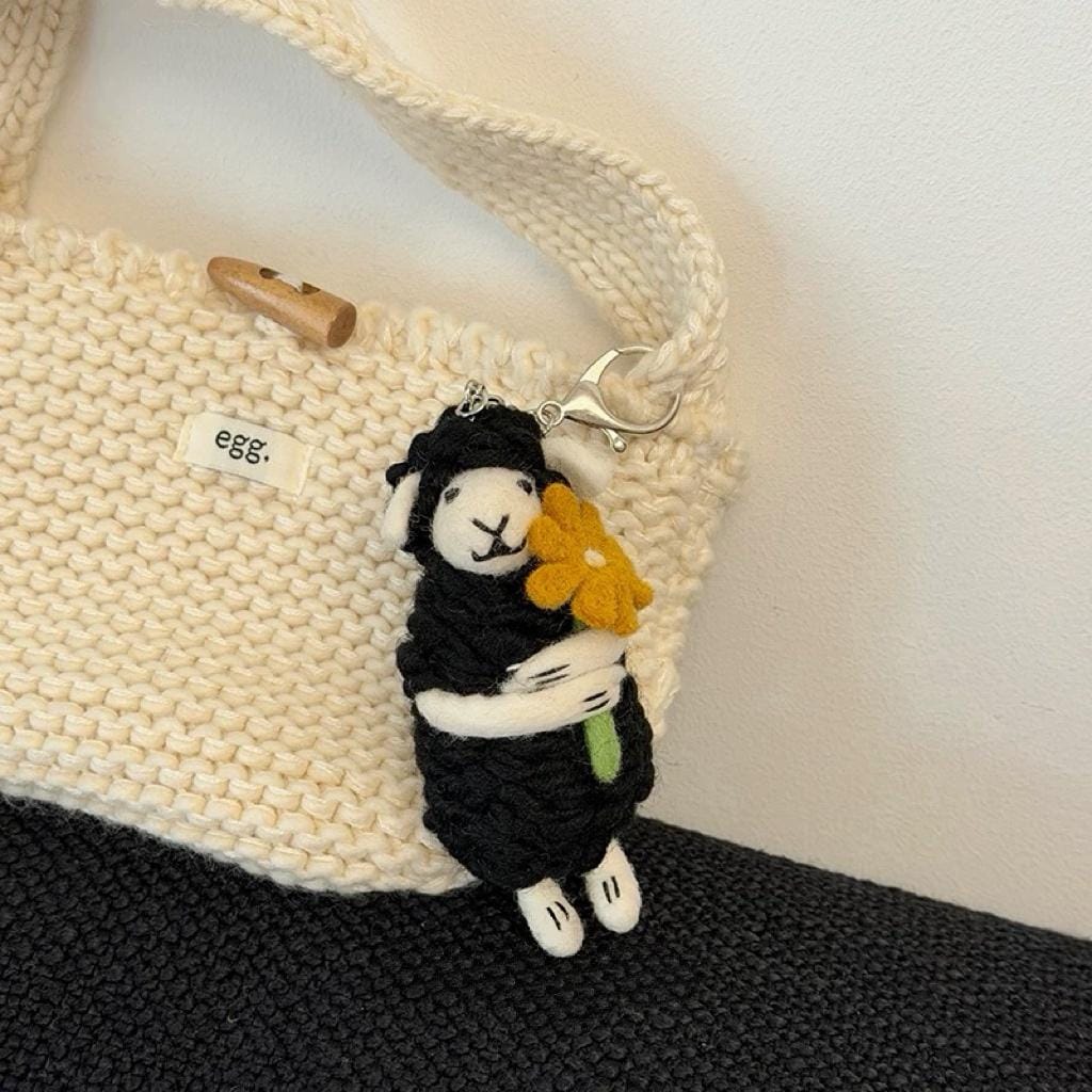 Cute Wool Felt Sheep Keychain, Handmade Lamb Bag Charm, Black Sheep Holding Flower Pendant, Kawaii Animal Hanging Ornament, Lucky Gift