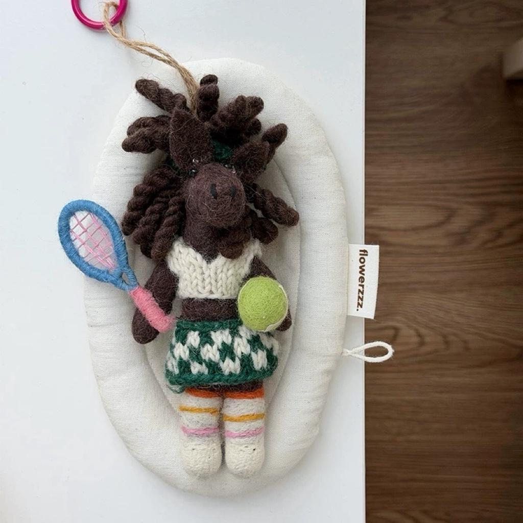 Cute Wool Felt Tennis Horse Keychain, Handmade Pony Bag Charm, Kawaii Animal Hanging Ornament, Sporty Horse Pendant Gift, Lucky Charm