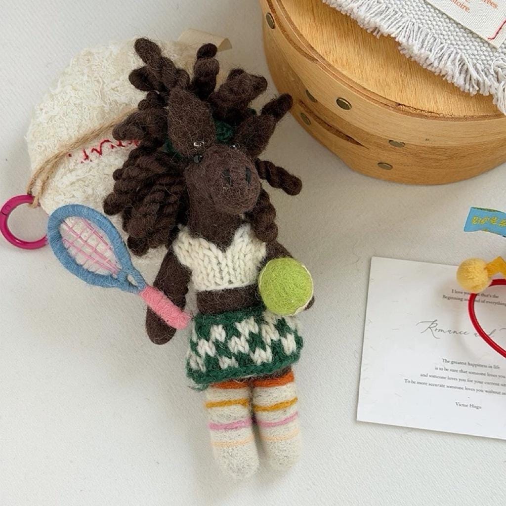 Cute Wool Felt Tennis Horse Keychain, Handmade Pony Bag Charm, Kawaii Animal Hanging Ornament, Sporty Horse Pendant Gift, Lucky Charm
