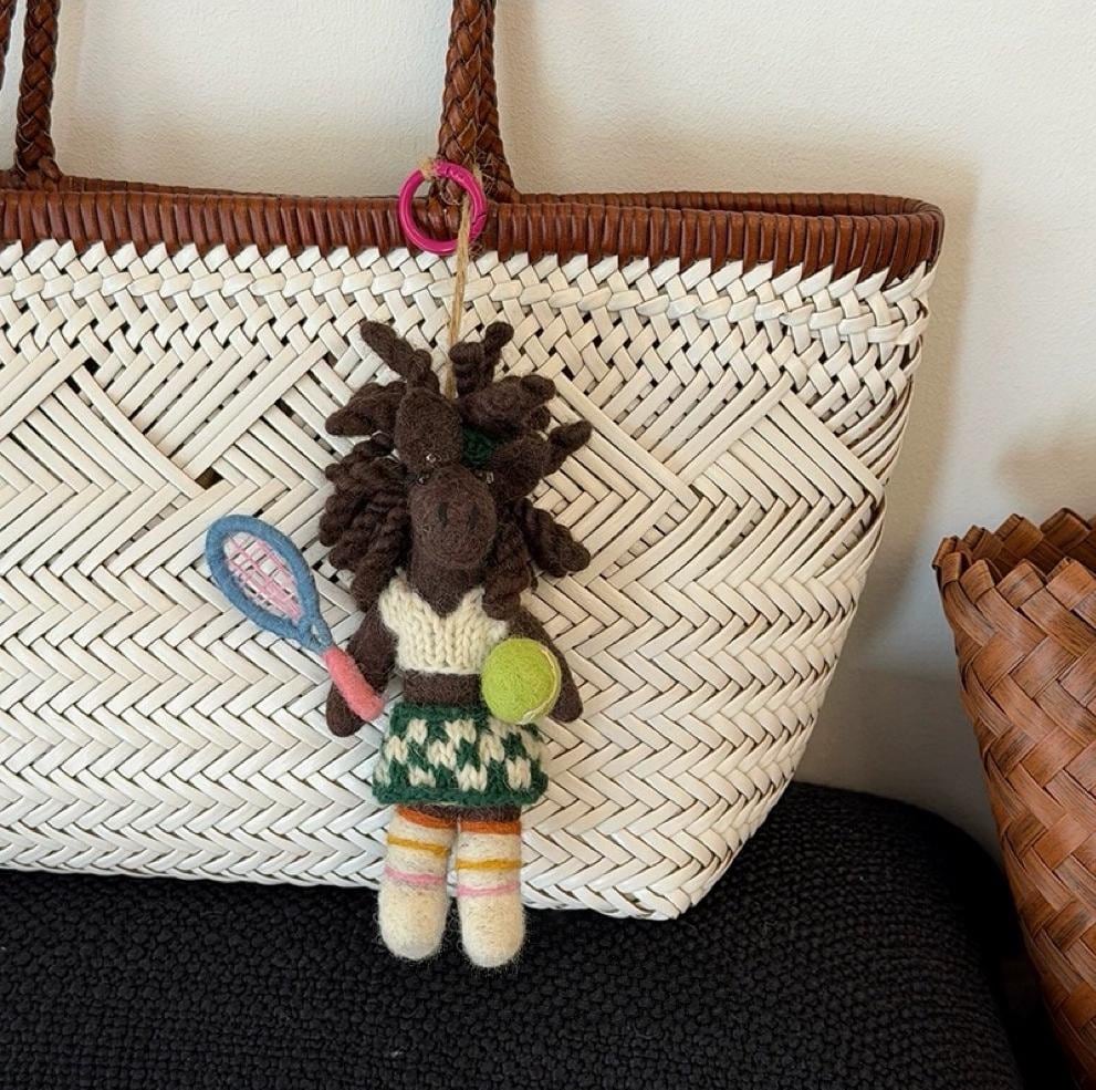 Cute Wool Felt Tennis Horse Keychain, Handmade Pony Bag Charm, Kawaii Animal Hanging Ornament, Sporty Horse Pendant Gift, Lucky Charm