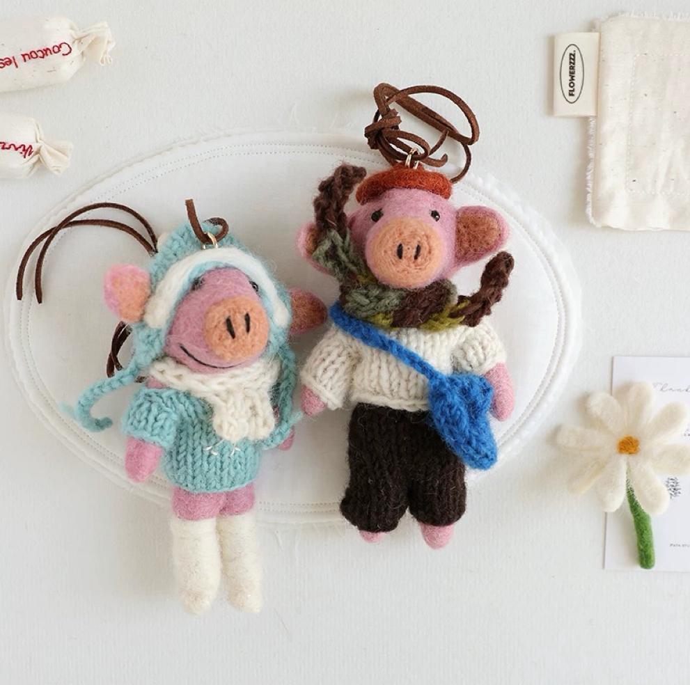 Cute Pig Wool Felt Keychain, Handmade Couple Pig Bag Charm, Wedding Pig Pendant, Kawaii Animal Hanging Ornament, Romantic Gift