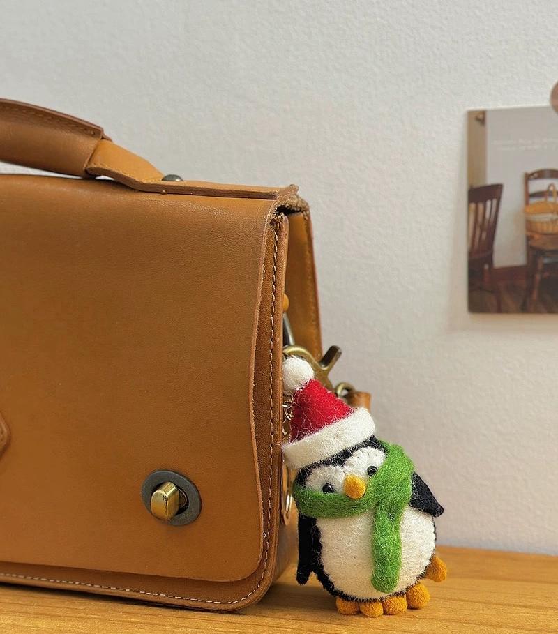Cute Wool Felt Penguin Keychain, Handmade Christmas Penguin Bag Charm, Kawaii Animal Hanging Ornament, Santa Hat Penguin Pendant, Lucky Gift