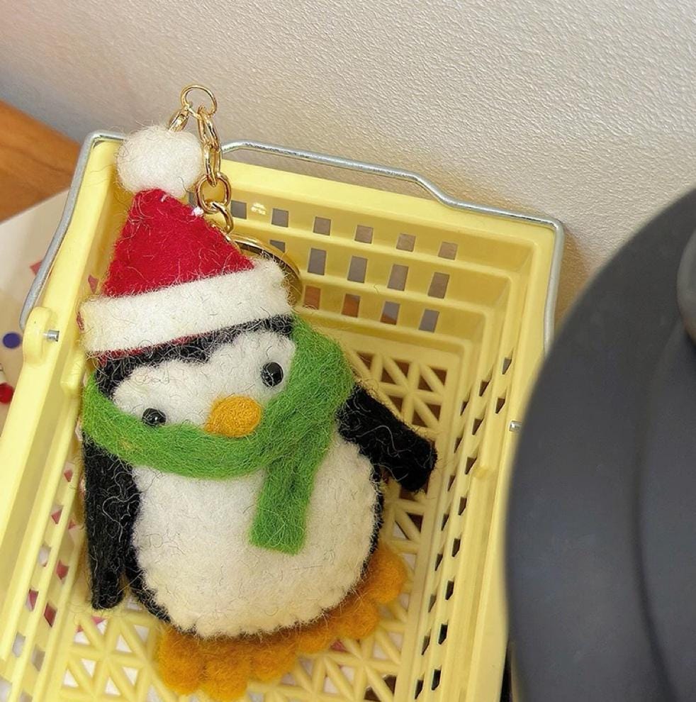 Cute Wool Felt Penguin Keychain, Handmade Christmas Penguin Bag Charm, Kawaii Animal Hanging Ornament, Santa Hat Penguin Pendant, Lucky Gift