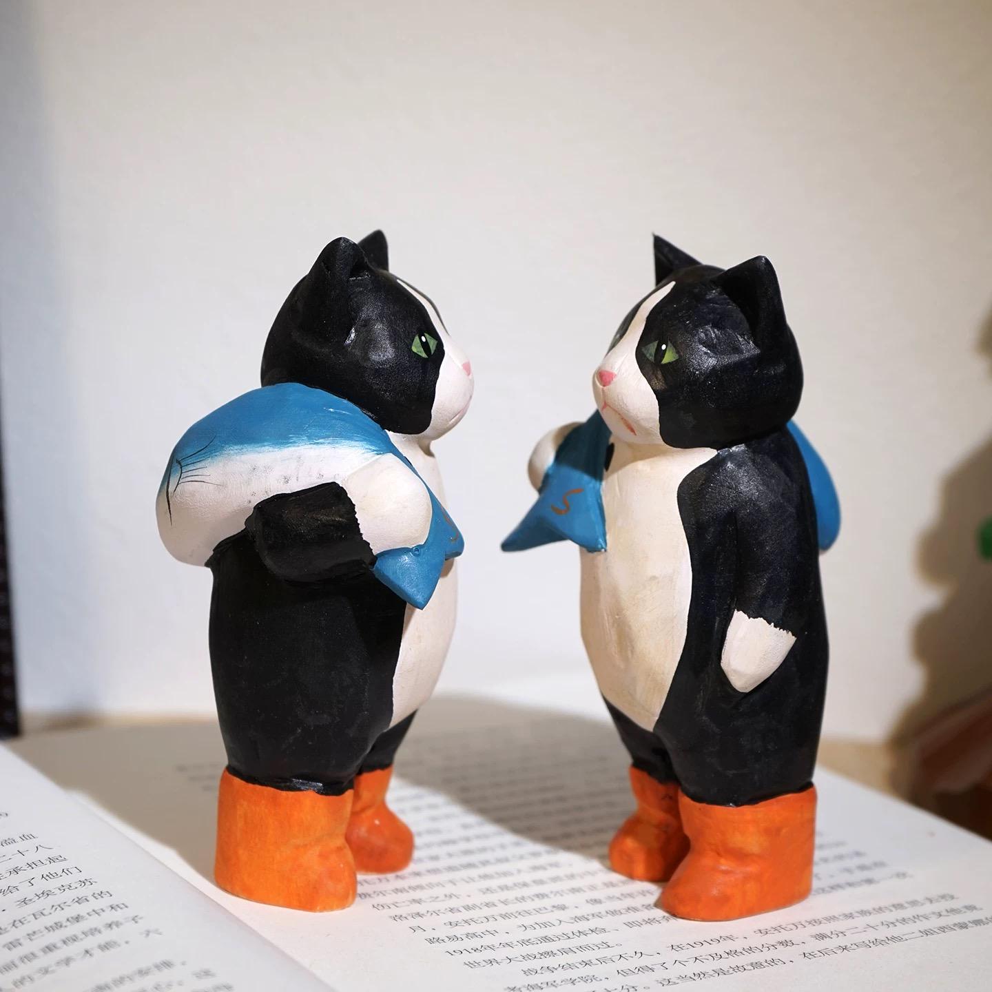 Japanese Style Wooden Fisher Cat Figurine, Hand Carved Cat with Fish Desk Decor, Linden Wood Animal Sculpture, Cute Lucky Gift