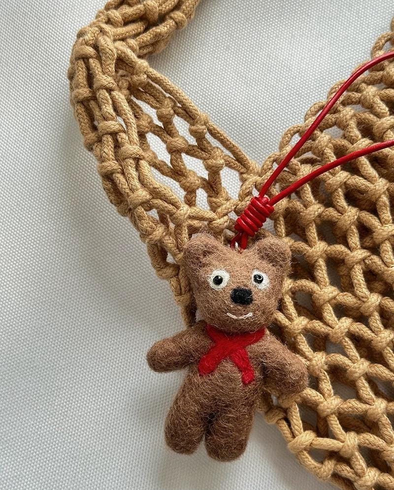 Handmade Wool Felt Bear Bag Charm, Cute Hi Bear Keychain, Animal Hanging Ornament, Backpack Pendant, Kawaii Gift, Lucky Charm