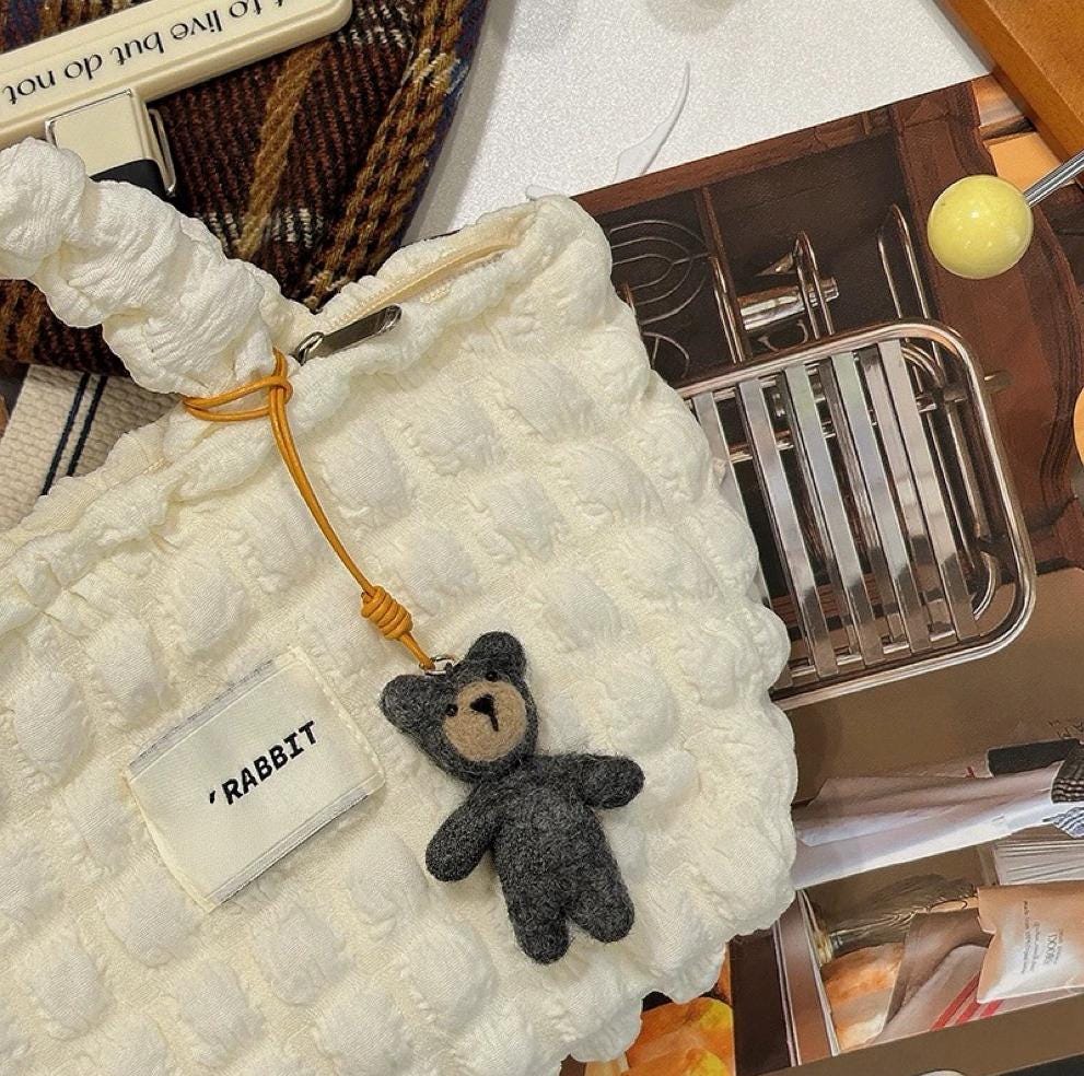 Handmade Wool Felt Scarf Bear Bag Charm, Cute Teddy Keychain Pendant, Animal Hanging Ornament, Backpack Charm, Kawaii Gift, Lucky Charm