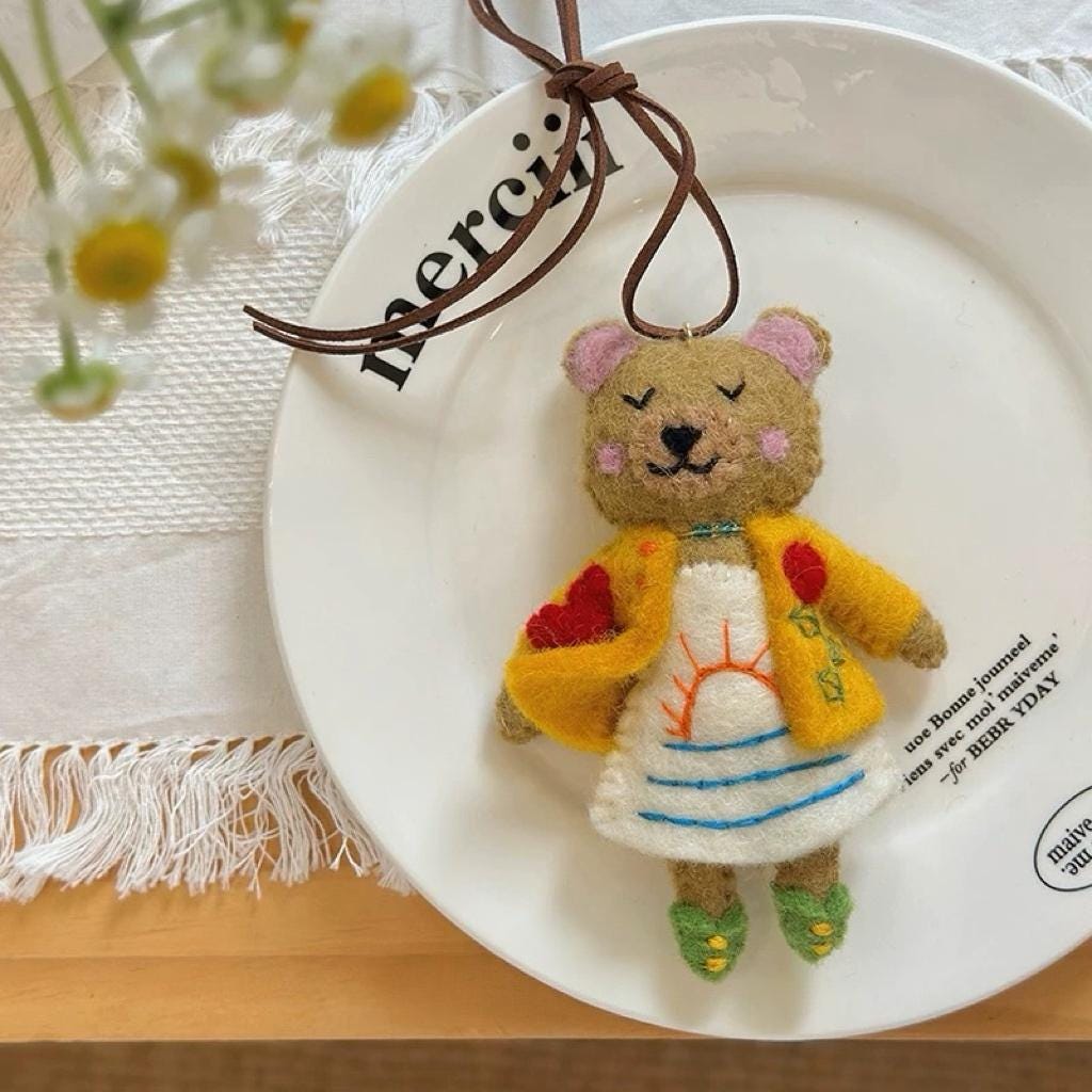 Japanese Style Handmade Wool Felt Bear Pendant, Cute Bear Bag Charm, Animal Keychain, Backpack Hanging Ornament, Kawaii Gift, Lucky Charm