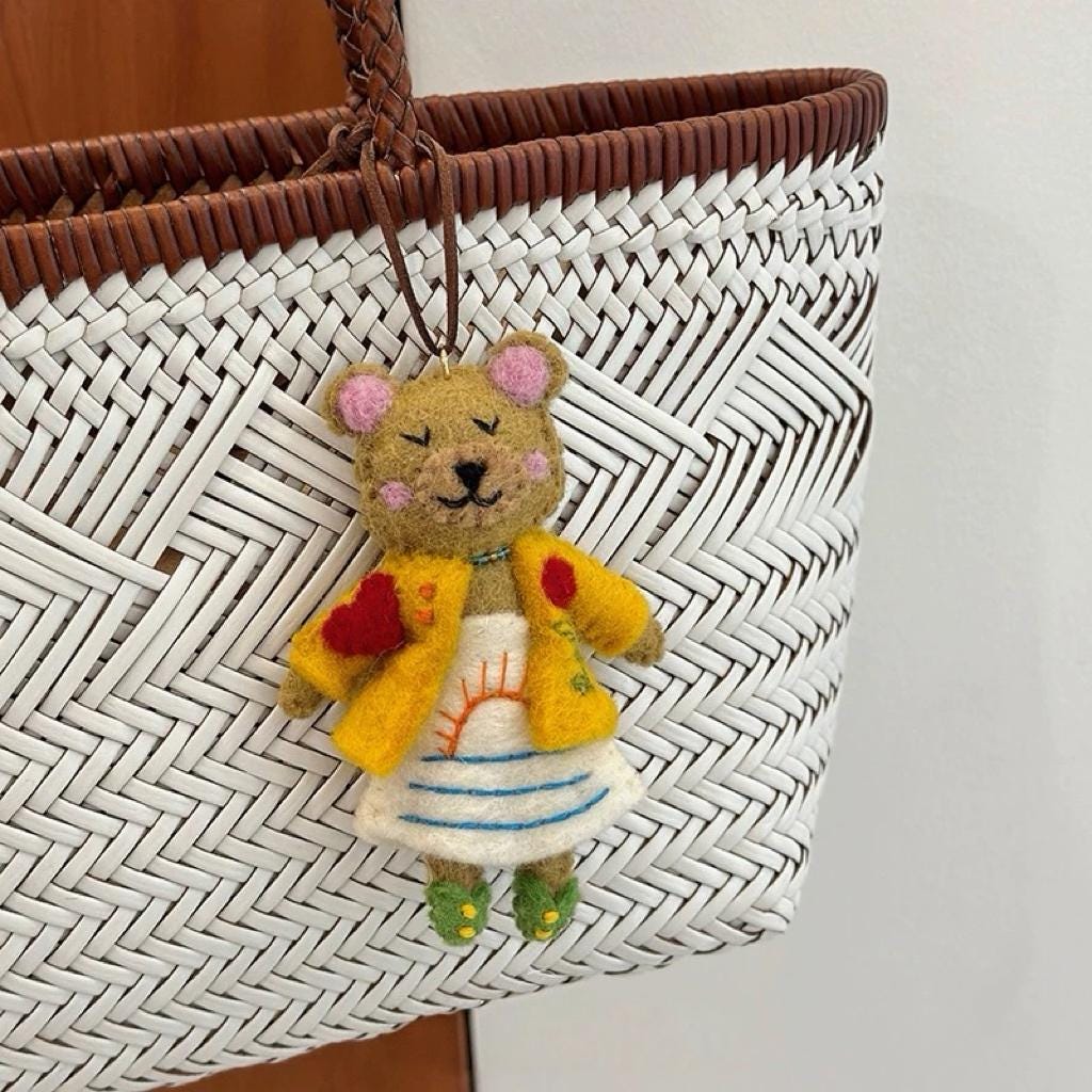 Japanese Style Handmade Wool Felt Bear Pendant, Cute Bear Bag Charm, Animal Keychain, Backpack Hanging Ornament, Kawaii Gift, Lucky Charm