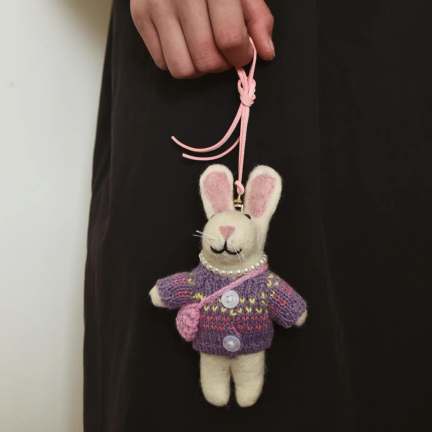 Handmade Felt Bunny Keychain, Cute Wool Rabbit Bag Charm, Soft Animal Pendant, Handmade Gift from Small Shop, Cozy Kawaii Accessory