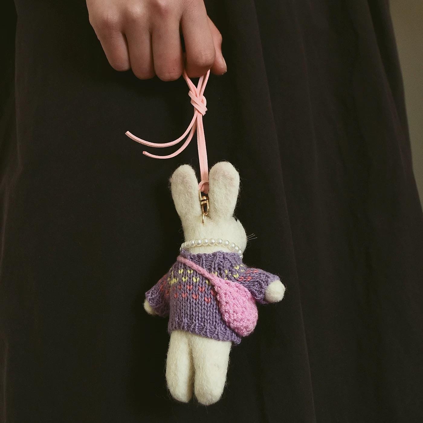 Handmade Felt Bunny Keychain, Cute Wool Rabbit Bag Charm, Soft Animal Pendant, Handmade Gift from Small Shop, Cozy Kawaii Accessory