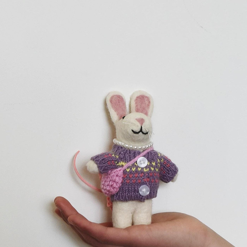 Handmade Felt Bunny Keychain, Cute Wool Rabbit Bag Charm, Soft Animal Pendant, Handmade Gift from Small Shop, Cozy Kawaii Accessory