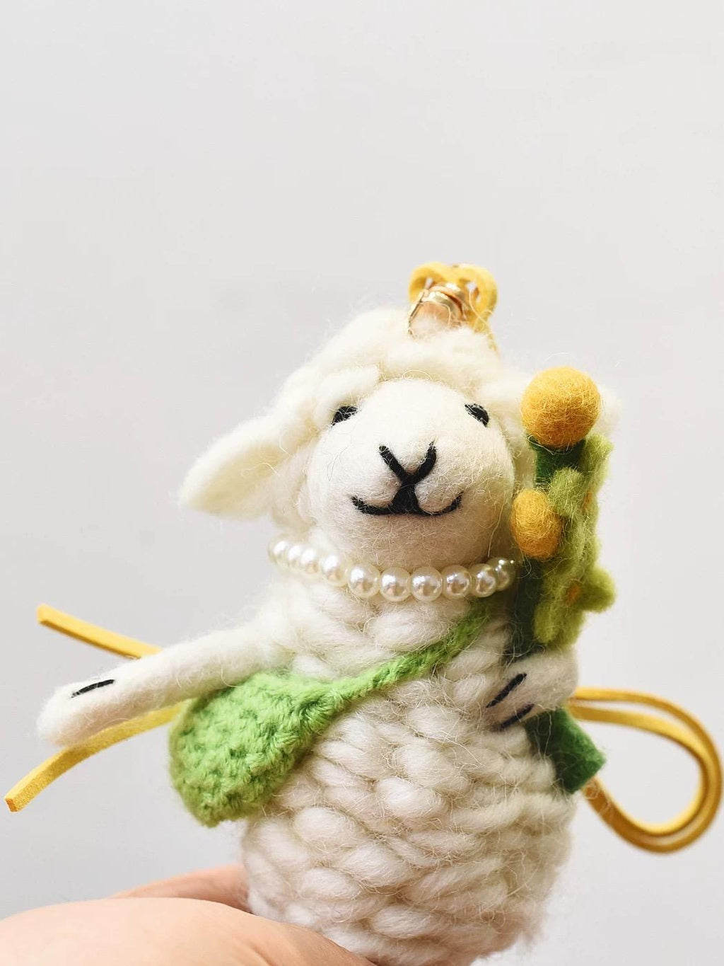 Handmade Wool Felt Lamb Keychain – Little Flower Lamb Bag Charm, Soft Animal Accessory, Unique Gift for Friends