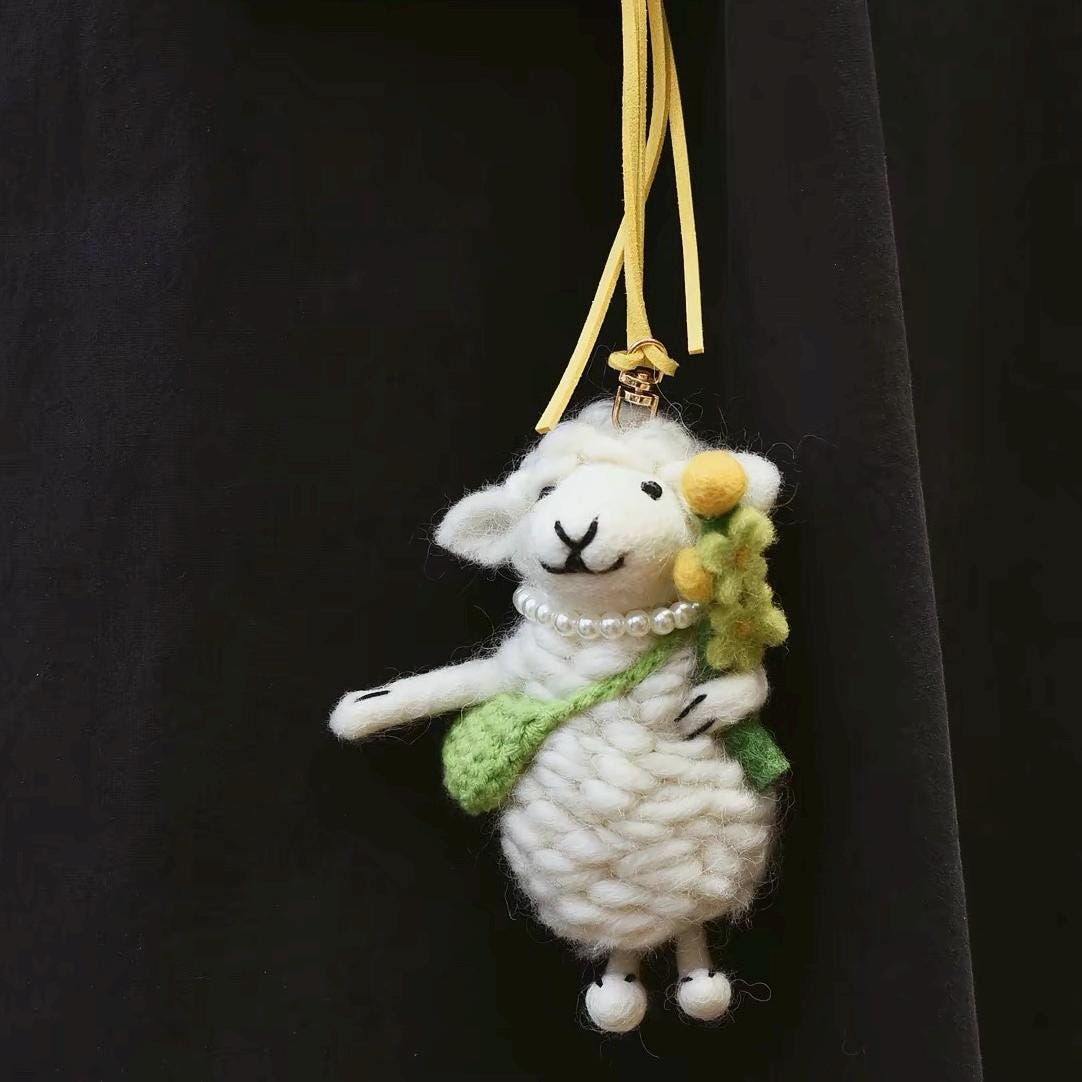 Handmade Wool Felt Lamb Keychain – Little Flower Lamb Bag Charm, Soft Animal Accessory, Unique Gift for Friends