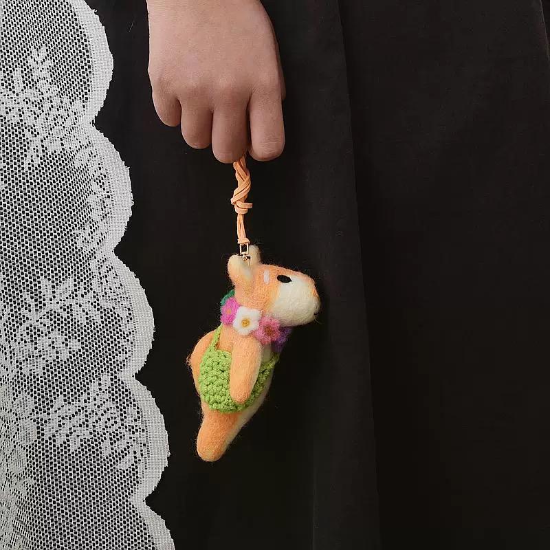 Handmade Felt Dog Keychain, Needle Felted Puppy Bag Charm with Detachable Key Ring, Cute Wool Animal Keychain Gift
