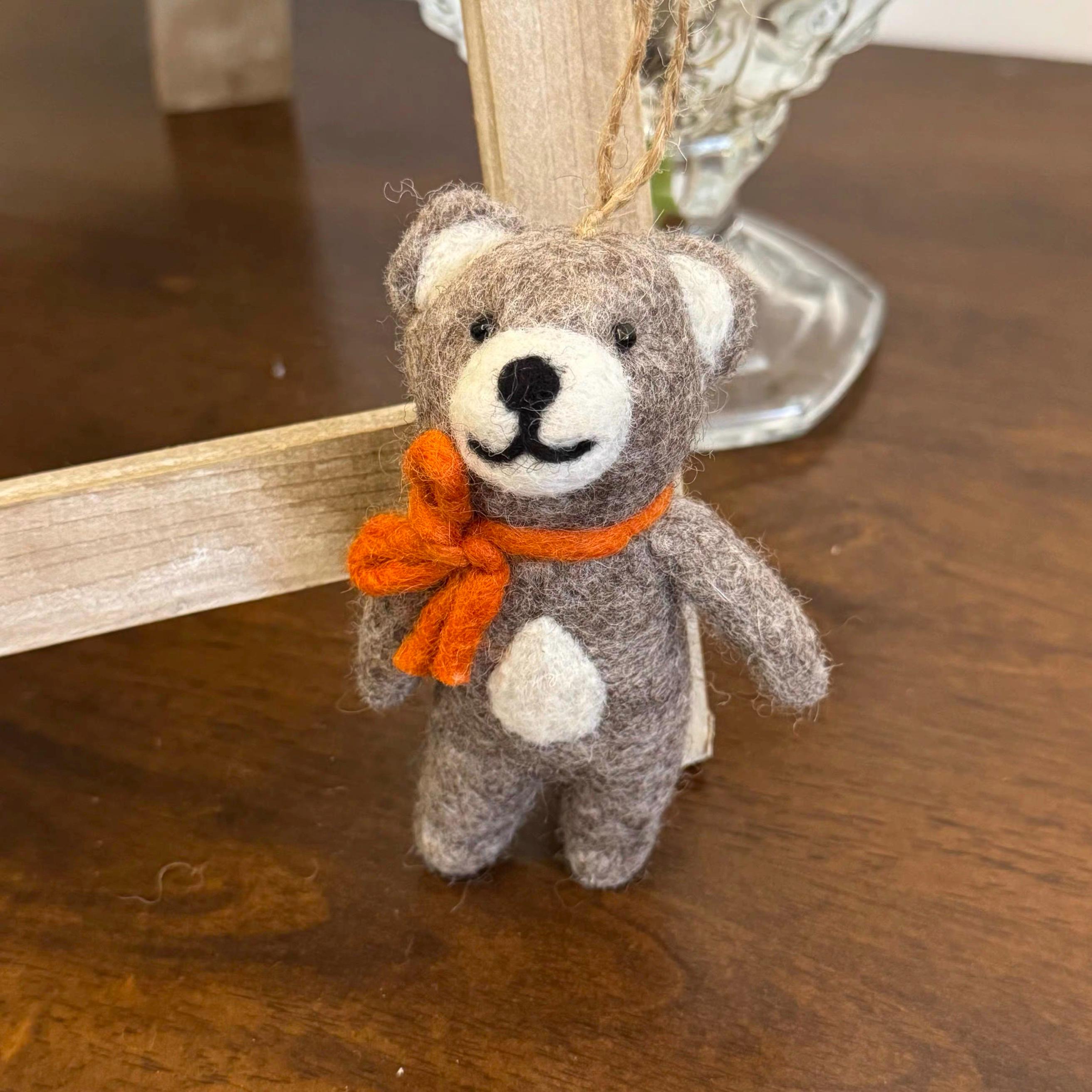 Handmade Needle Felt Teddy Bear Keychain, Wool Bear Bag Charm with Scarf, Cute Car Mirror Hanging Ornament, Unique Gift for Her