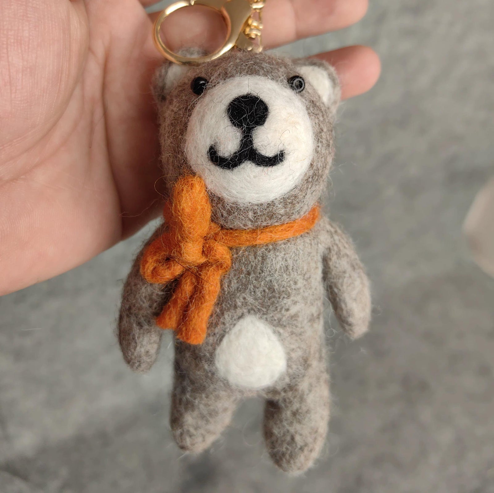 Handmade Needle Felt Teddy Bear Keychain, Wool Bear Bag Charm with Scarf, Cute Car Mirror Hanging Ornament, Unique Gift for Her