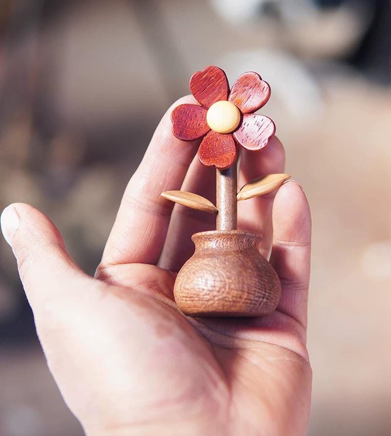 Hand Carved Wooden Flower Diffuser Decor – Aromatherapy Wood Sculpture, Natural Essential Oil Car Freshener, Desk Ornament, Handmade Gift