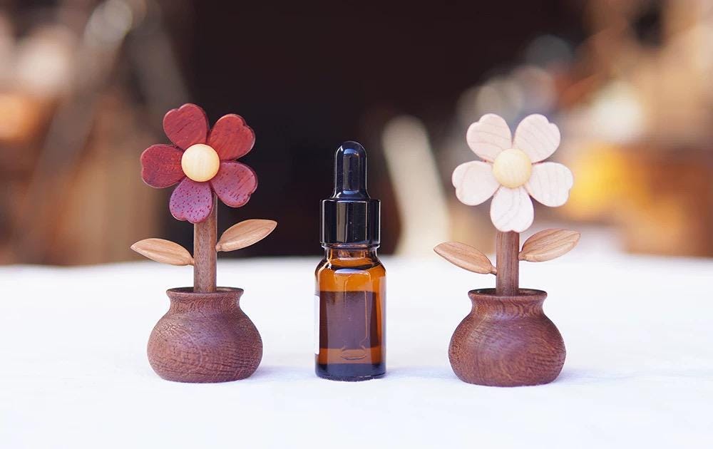 Hand Carved Wooden Flower Diffuser Decor – Aromatherapy Wood Sculpture, Natural Essential Oil Car Freshener, Desk Ornament, Handmade Gift