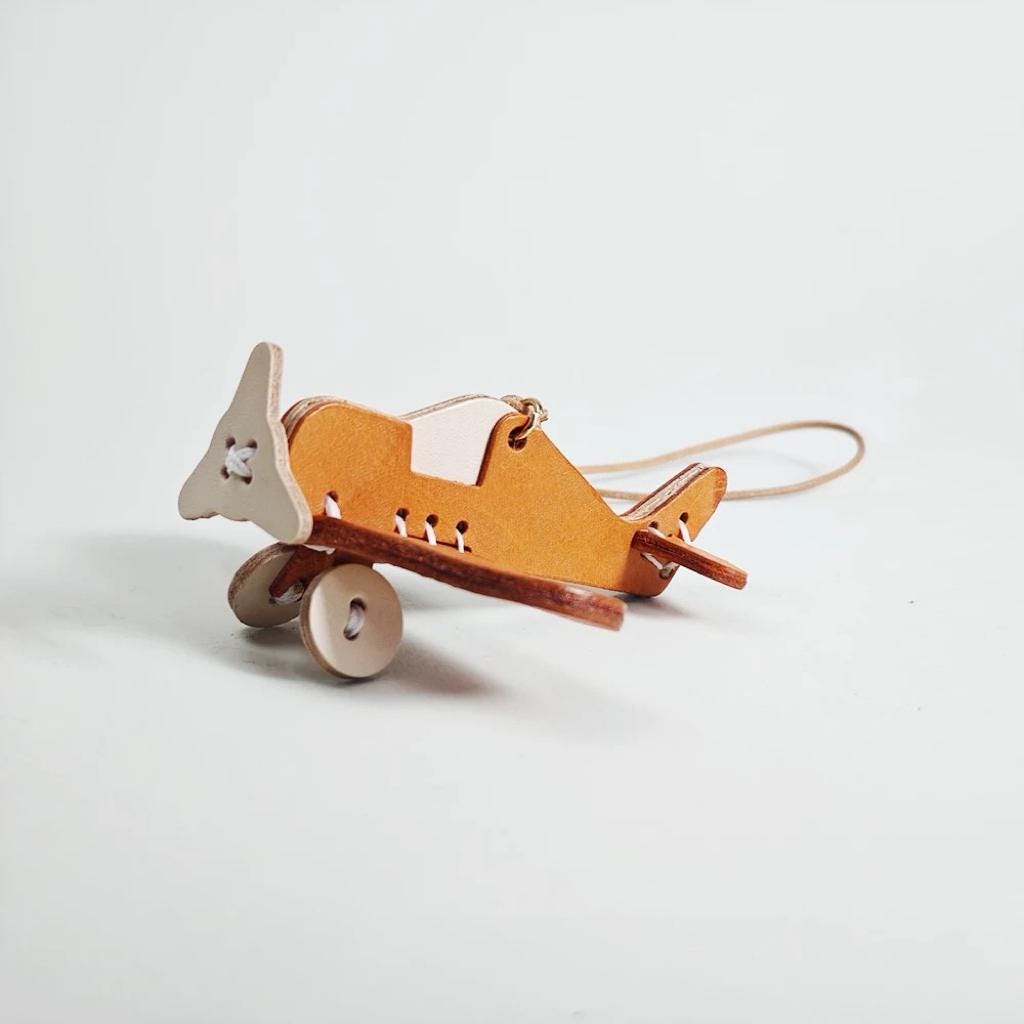 Handmade Leather Airplane Bag Charm, Leather Plane Keychain, Car Rearview Mirror Charm, Vintage Travel Bag Accessory, Cute Gift for Friends
