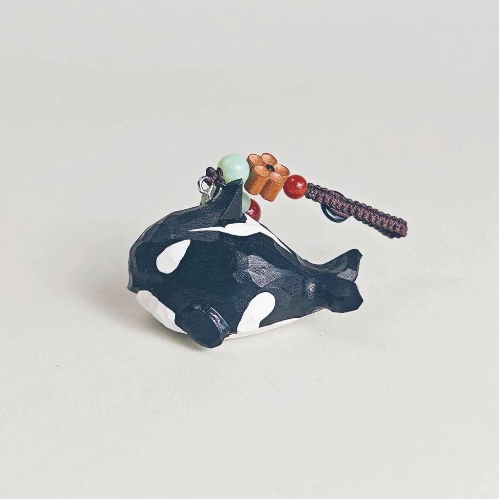 Hand Carved Wooden Orca Keychain, Handmade Japanese Style Keyring, Miniature Wood Whale Pendant, Cute Bag Charm, Car Key Accessory, Gift