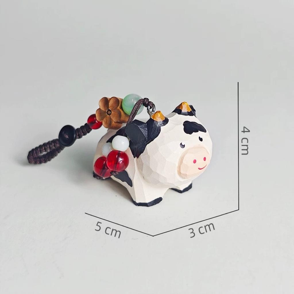 Japanese Style Cow Wood Carving Keychain, Handmade Cute Animal Charm, Wooden Bag Charm, Lucky Cow Ornament, Car Hanging Decor, Gift for Her