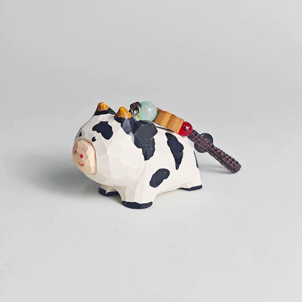 Japanese Style Cow Wood Carving Keychain, Handmade Cute Animal Charm, Wooden Bag Charm, Lucky Cow Ornament, Car Hanging Decor, Gift for Her