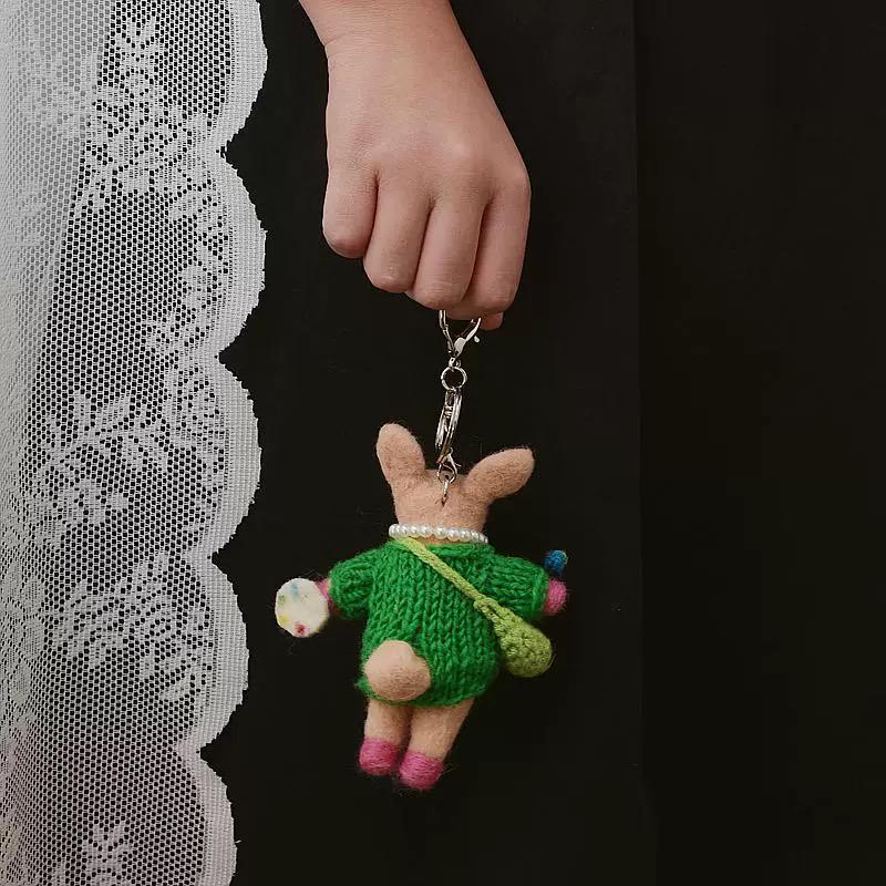 Handmade Wool Felt Pig Keychain, Cute Artist Pig Bag Charm, Needle Felt Animal Pendant, Green Sweater Pig Gift for Her