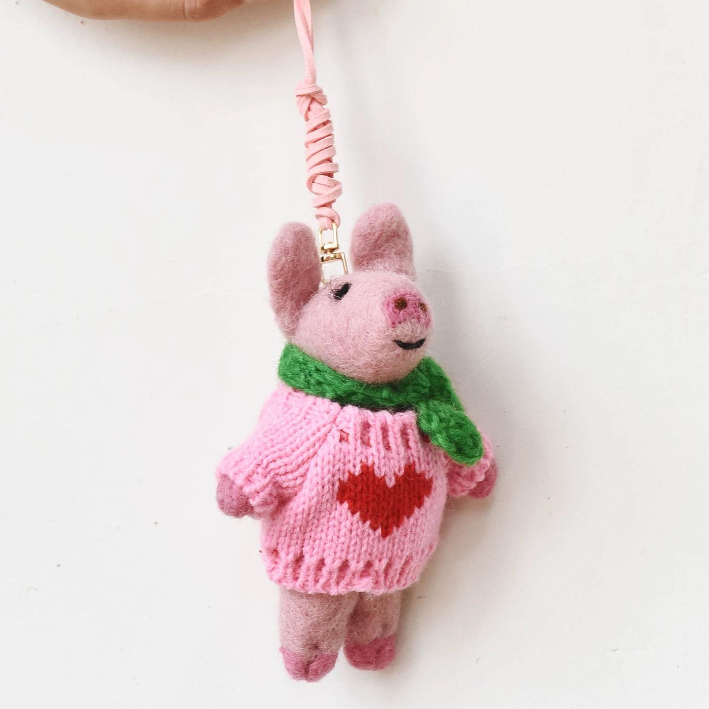 LoveHeart Handmade Wool Felt Pig Keychain, Cute Pink Pig Bag Charm with Heart Sweater, Needle Felt Animal Pendant, Gift for Her