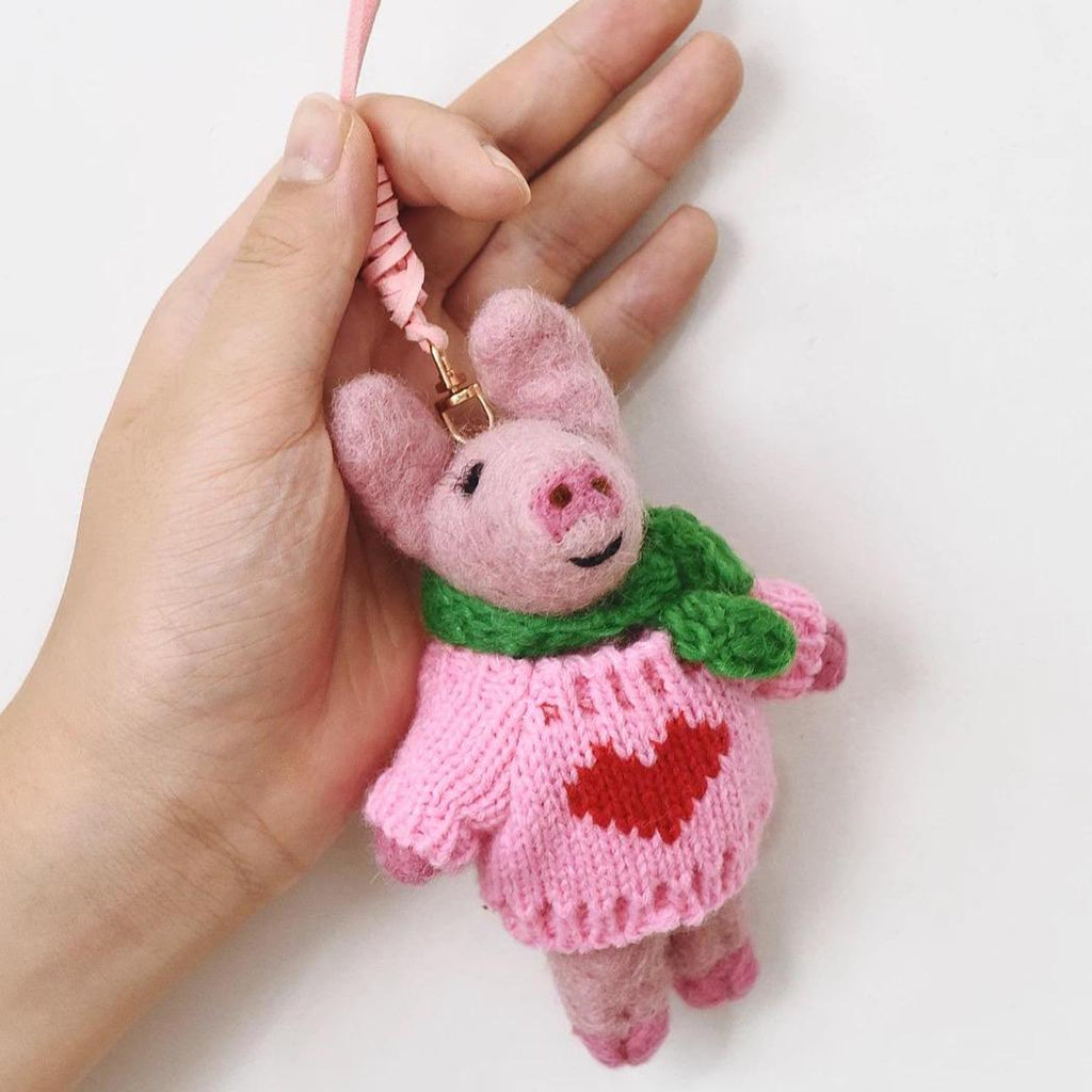 LoveHeart Handmade Wool Felt Pig Keychain, Cute Pink Pig Bag Charm with Heart Sweater, Needle Felt Animal Pendant, Gift for Her