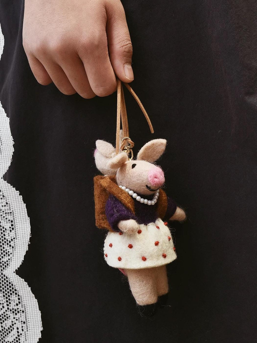 Mom&baby Handmade Wool Felt Pig Bag Charm, Cute Pig with piggy backpack Keychain, Needle Felt Animal Pendant, Soft Gift for Her