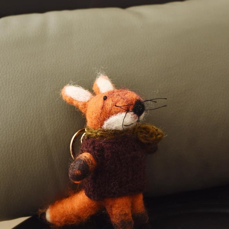 Handmade Wool Felt Fox Keychain, Cute Animal Bag Charm with Scarf, Kawaii Fox Pendant, Handmade Gift, Fall Winter Accessory