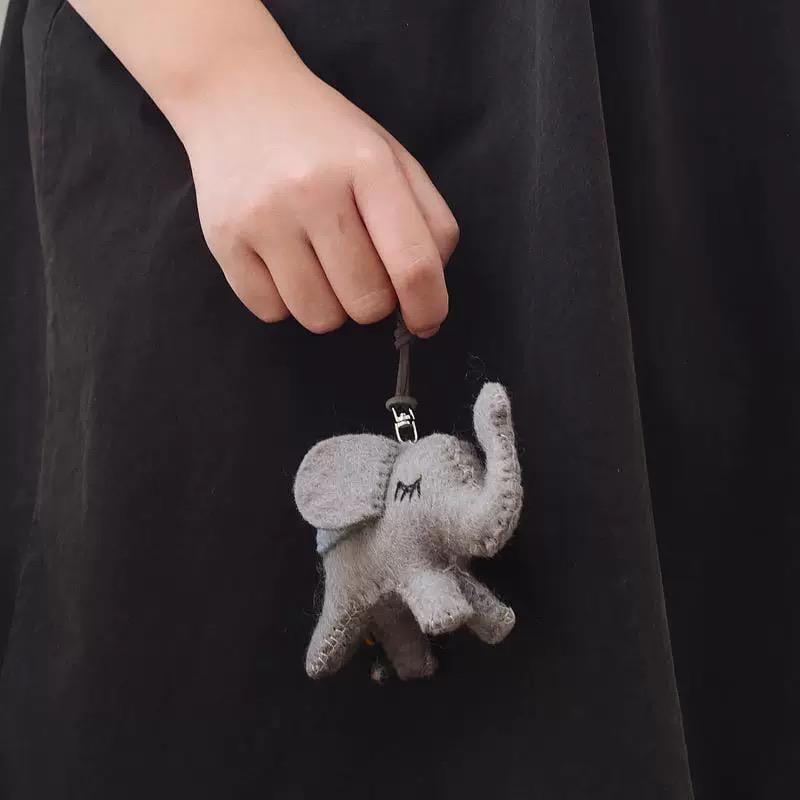 Japanese Style Felt Elephant Keychain, Handmade Wool Elephant Bag Charm, Cute Grey Elephant Pendant, Car Keychain, Gift for Animal Lovers