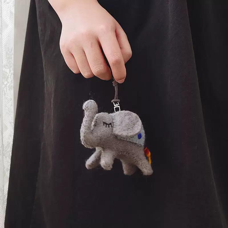 Japanese Style Felt Elephant Keychain, Handmade Wool Elephant Bag Charm, Cute Grey Elephant Pendant, Car Keychain, Gift for Animal Lovers