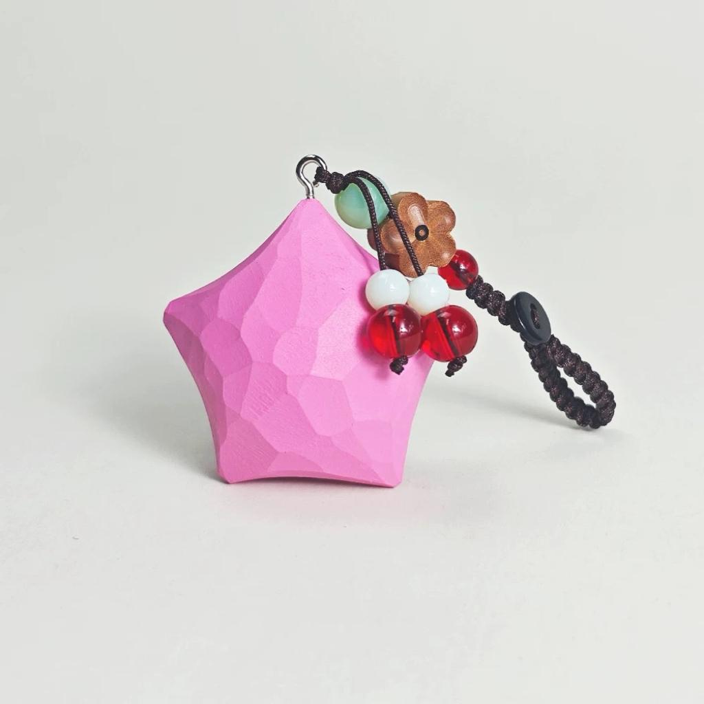Japanese Style Lucky Star Wood Carving Keychain, Pink Hand Carved Linden Wood Star Charm, Cute Healing Bag Charm Key Ring Gift for Her