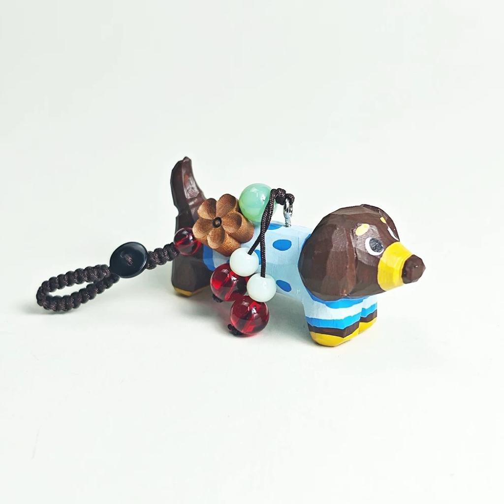 Japanese Style Wooden Dachshund Keychain Pendant, Hand Carved Sausage Dog Charm, Cute Bag Charm, Car Key Holder, Gift for Dog Lovers