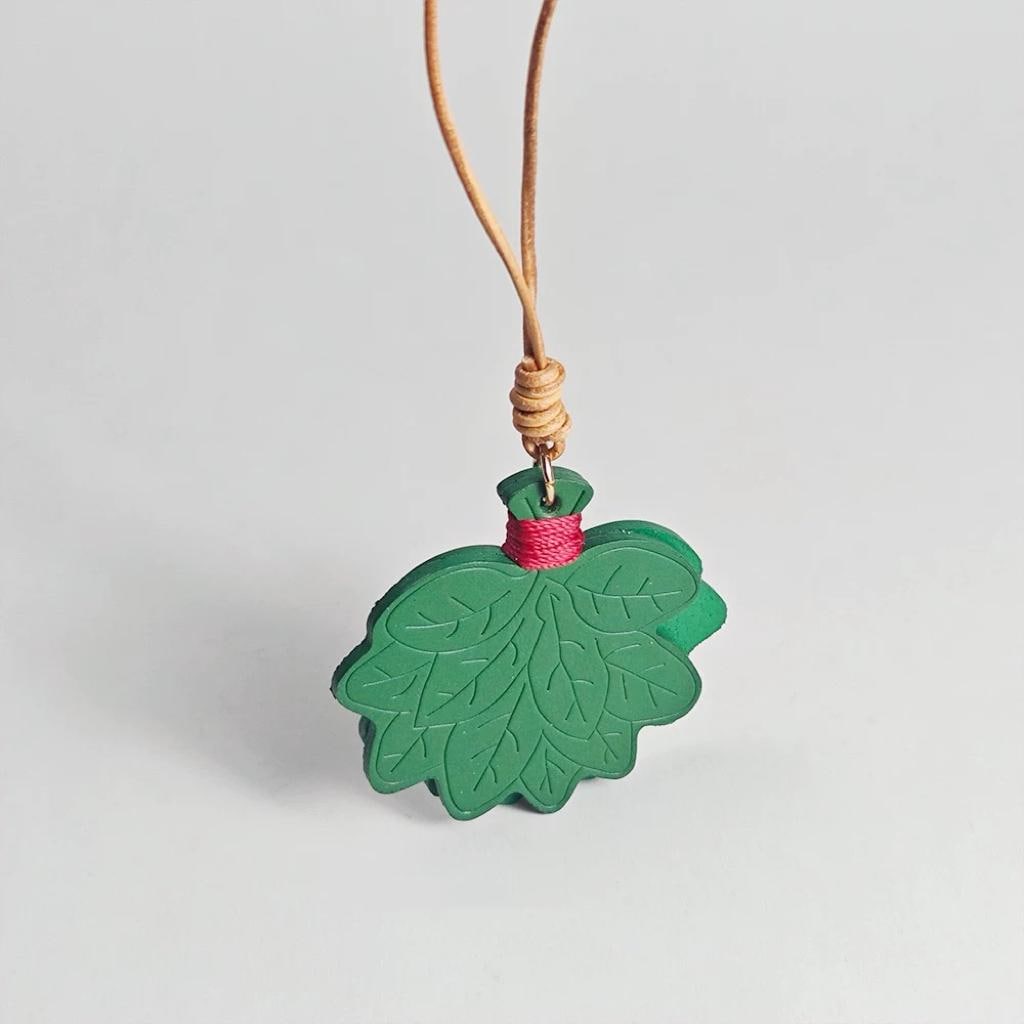 Japanese Style Leather Leaf Keychain Pendant, Handmade Minimalist Bag Charm, Botanical Leather Keyring, Gift Ready Charm for Her
