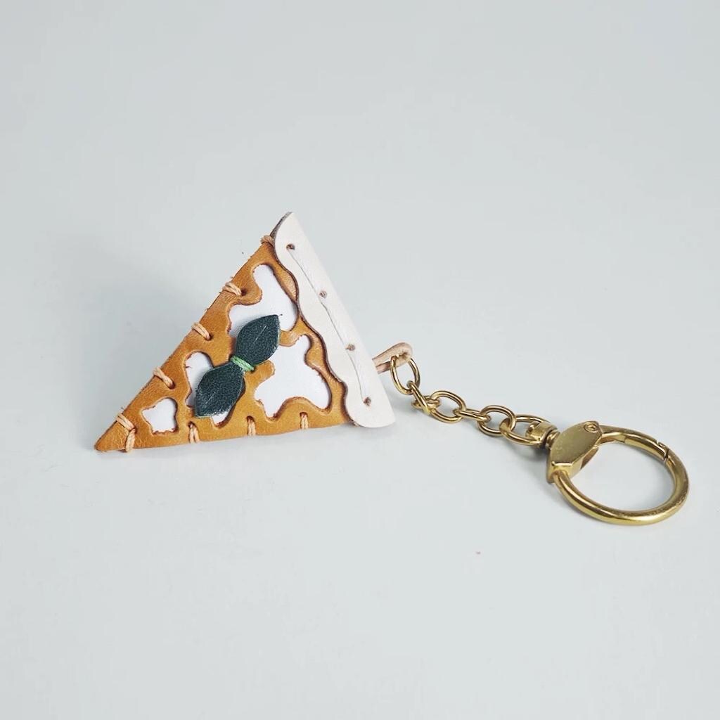 Japanese Pizza Slice Keychain, Handmade Leather Food Charm, Cute Bag Pendant, Mini Cheese Pizza Keyring, Gift for Food Lover Her Him