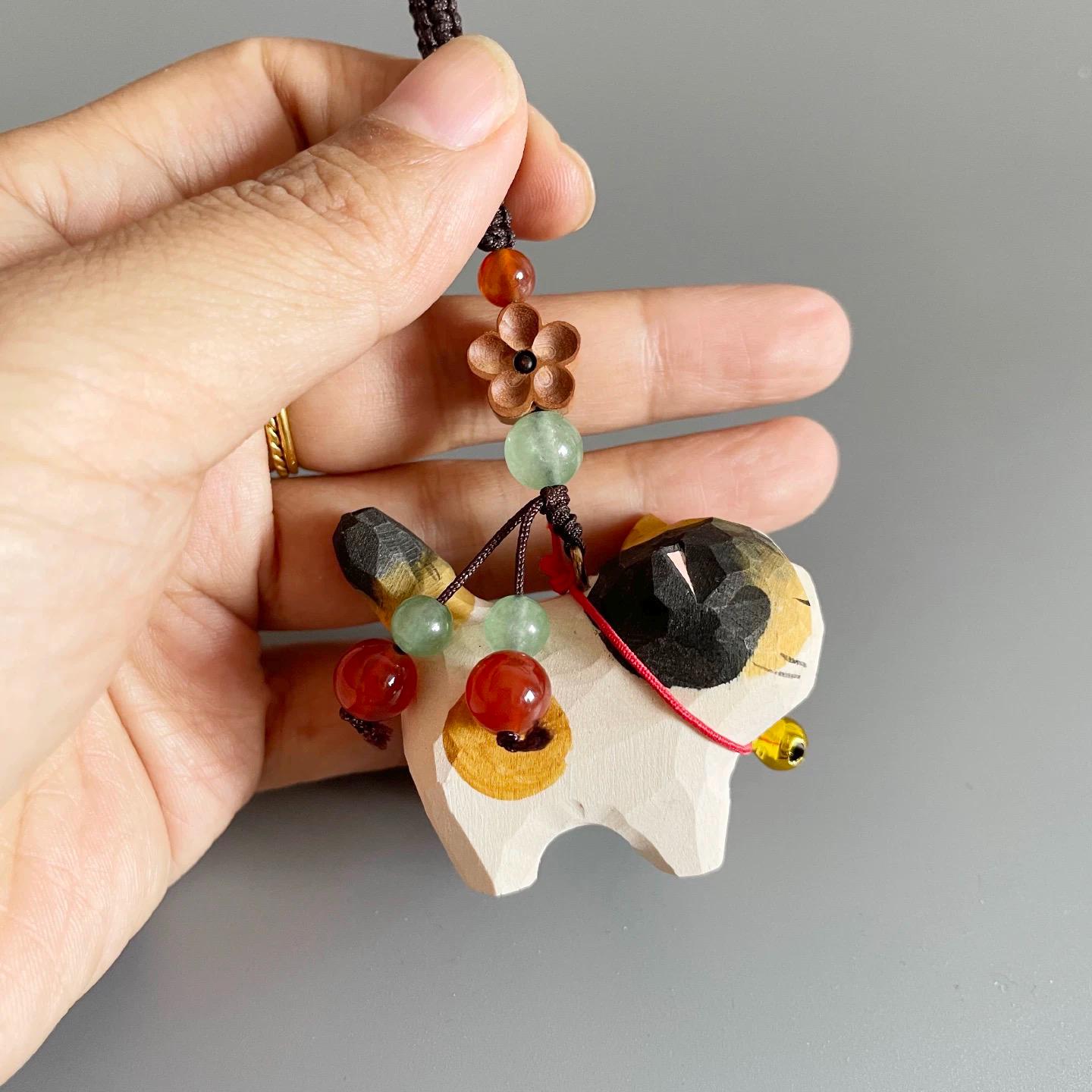 Japanese Style Wooden Calico Cat Keychain, Hand Carved Lucky Cat Charm, Mini Cat Pendant, Cute Bag Charm, Peace Symbol Gift