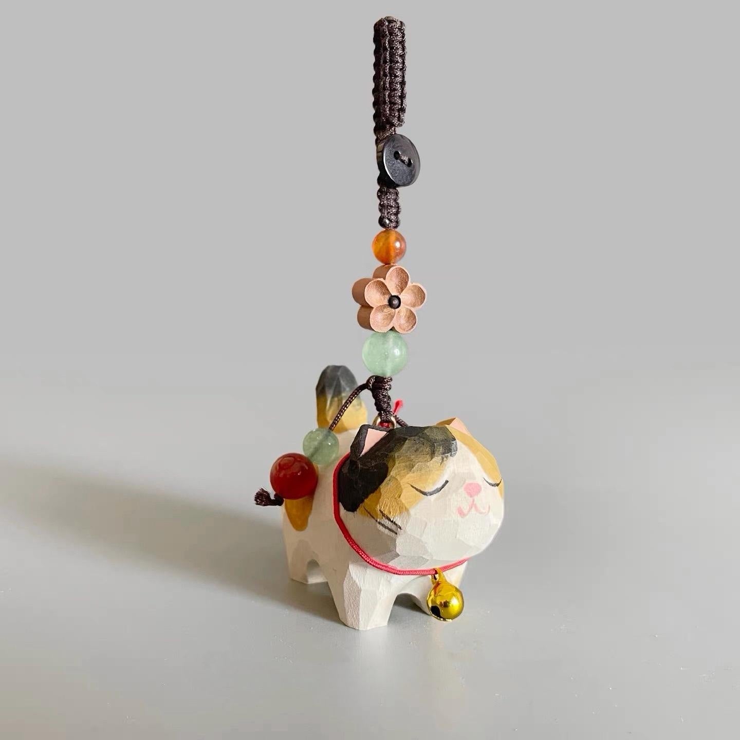 Japanese Style Wooden Calico Cat Keychain, Hand Carved Lucky Cat Charm, Mini Cat Pendant, Cute Bag Charm, Peace Symbol Gift