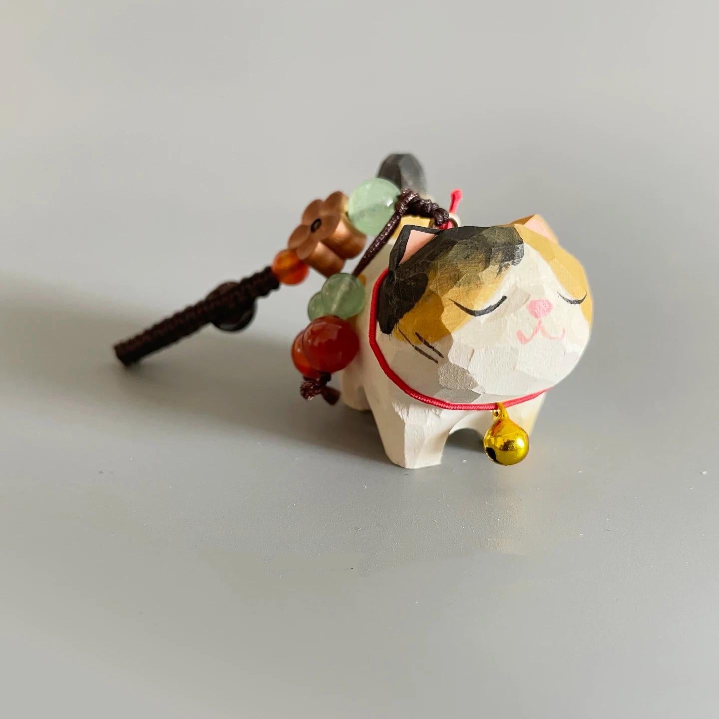 Japanese Style Wooden Calico Cat Keychain, Hand Carved Lucky Cat Charm, Mini Cat Pendant, Cute Bag Charm, Peace Symbol Gift