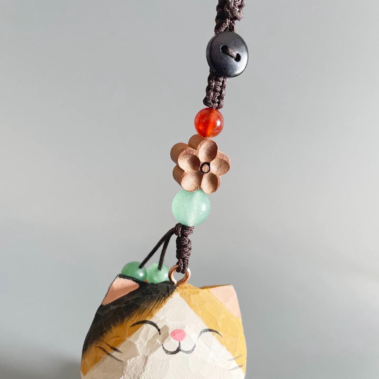 Japanese Style Wooden Lucky Calico Cat Keychain, Hand Carved Maneki Neko Pendant, Woven Three-Color Cat Bag Charm, Prosperity Gift Charm