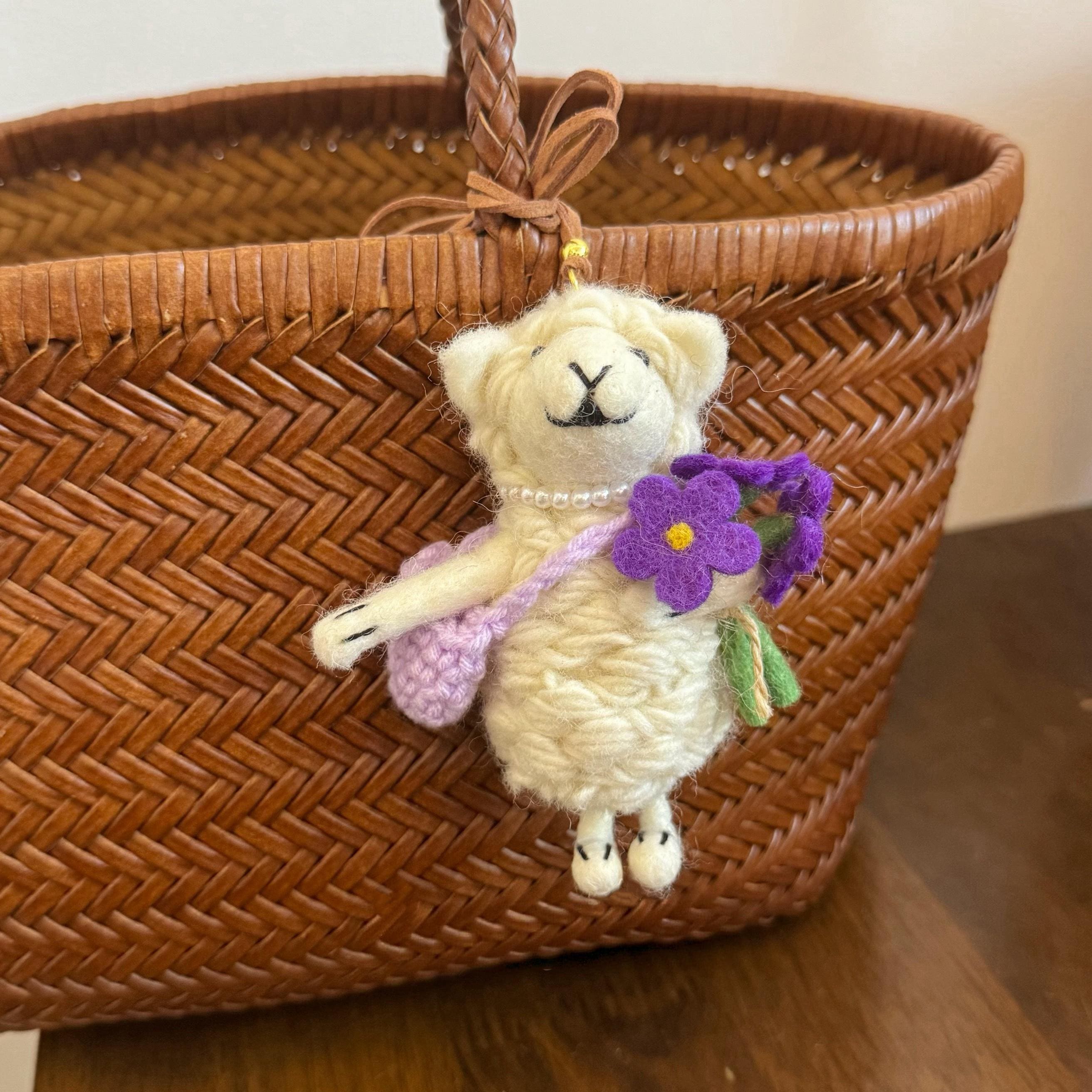Handmade Lucky Lamb Wool Felt Pendant, Sheep Bag Charm, Cute Animal Keychain, Needle Felt Hanging Ornament, Gift for Animal Lovers