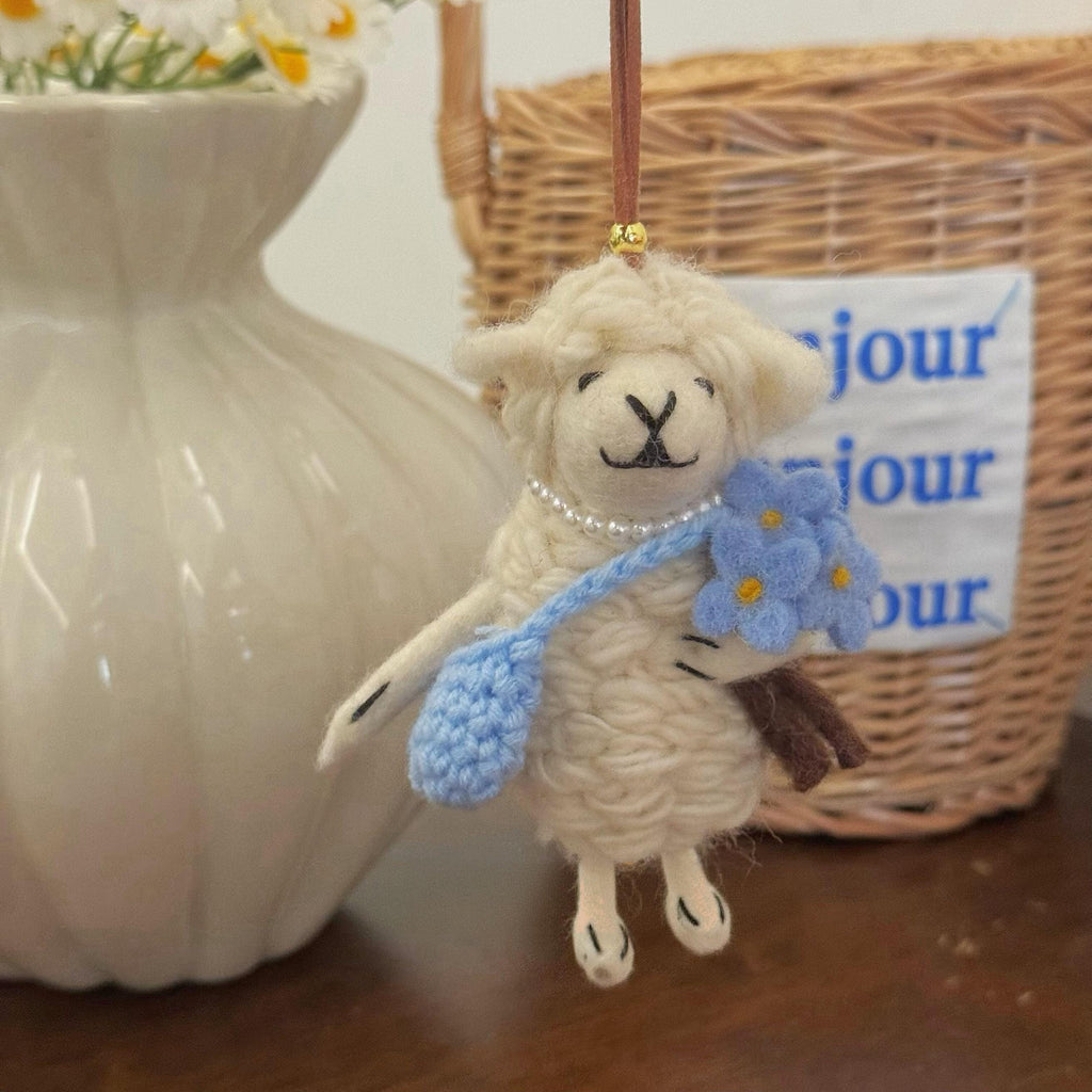 Handmade Lucky Sheep Wool Felt Pendant, Lamb Bag Charm, Blue Flower Sheep Keychain, Cute Animal Hanging Ornament, Gift for Friends
