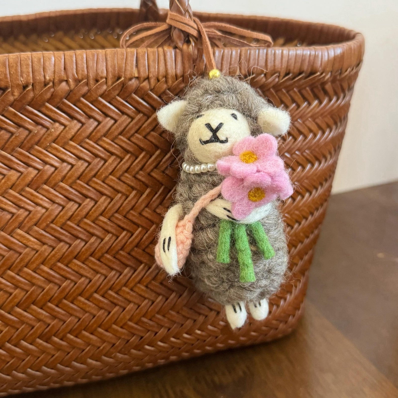 Japanese Style Lucky Gray Lamb Wool Felt Pendant, Handmade Sheep Bag Charm, Pink Flower Lamb Keychain, Cute Animal Hanging Ornament Gift