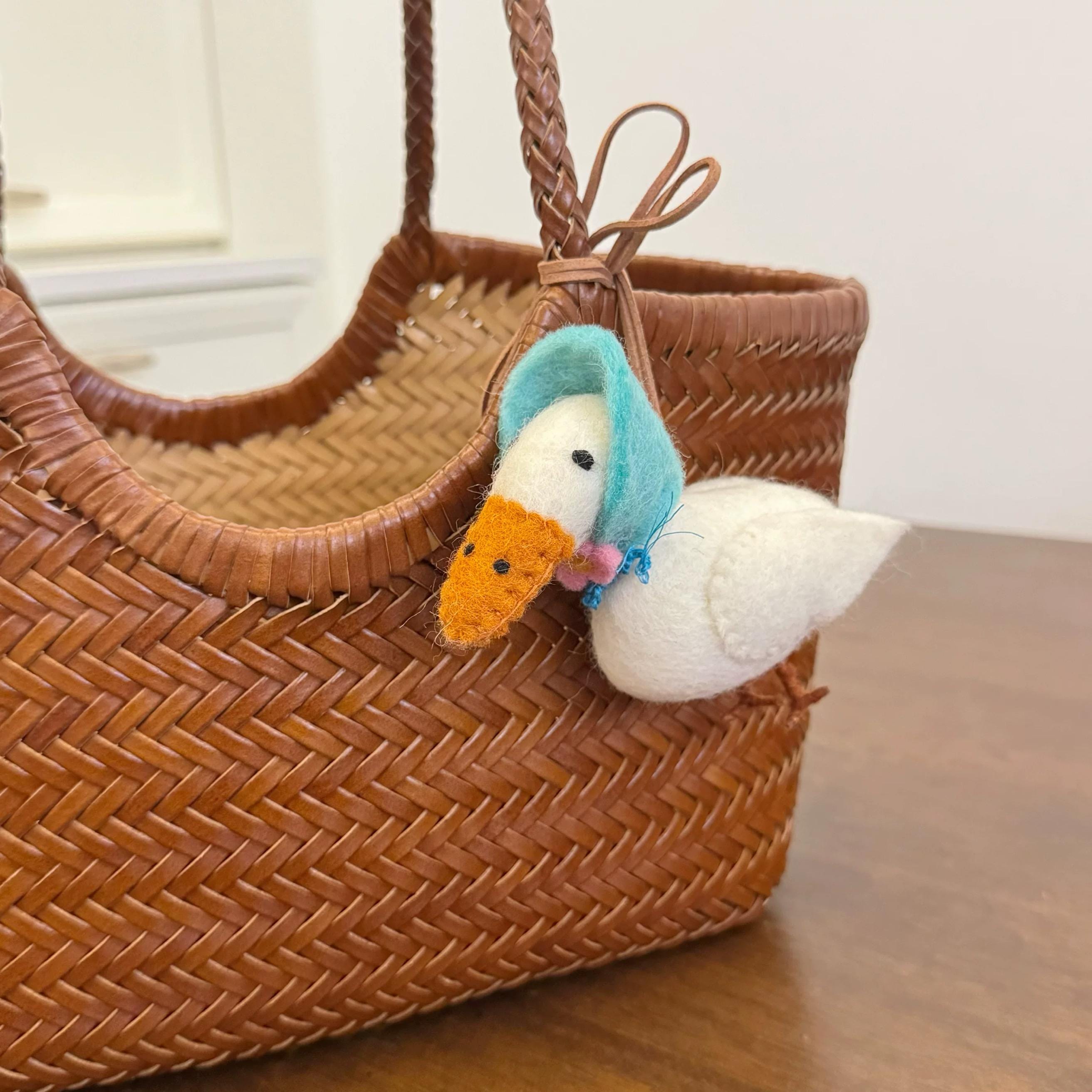 Japanese Style Lucky Felt Goose Pendant, Handmade Wool Felt Duck Bag Charm, Cute Animal Keychain, Goose Hanging Ornament Gift