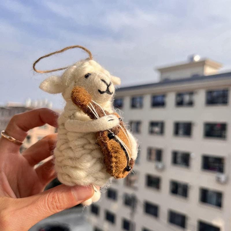 Japanese Style Lucky Guitar Lamb Wool Felt Pendant, Handmade Sheep Bag Charm, Cute Animal Keychain, Music Sheep Hanging Ornament Gift