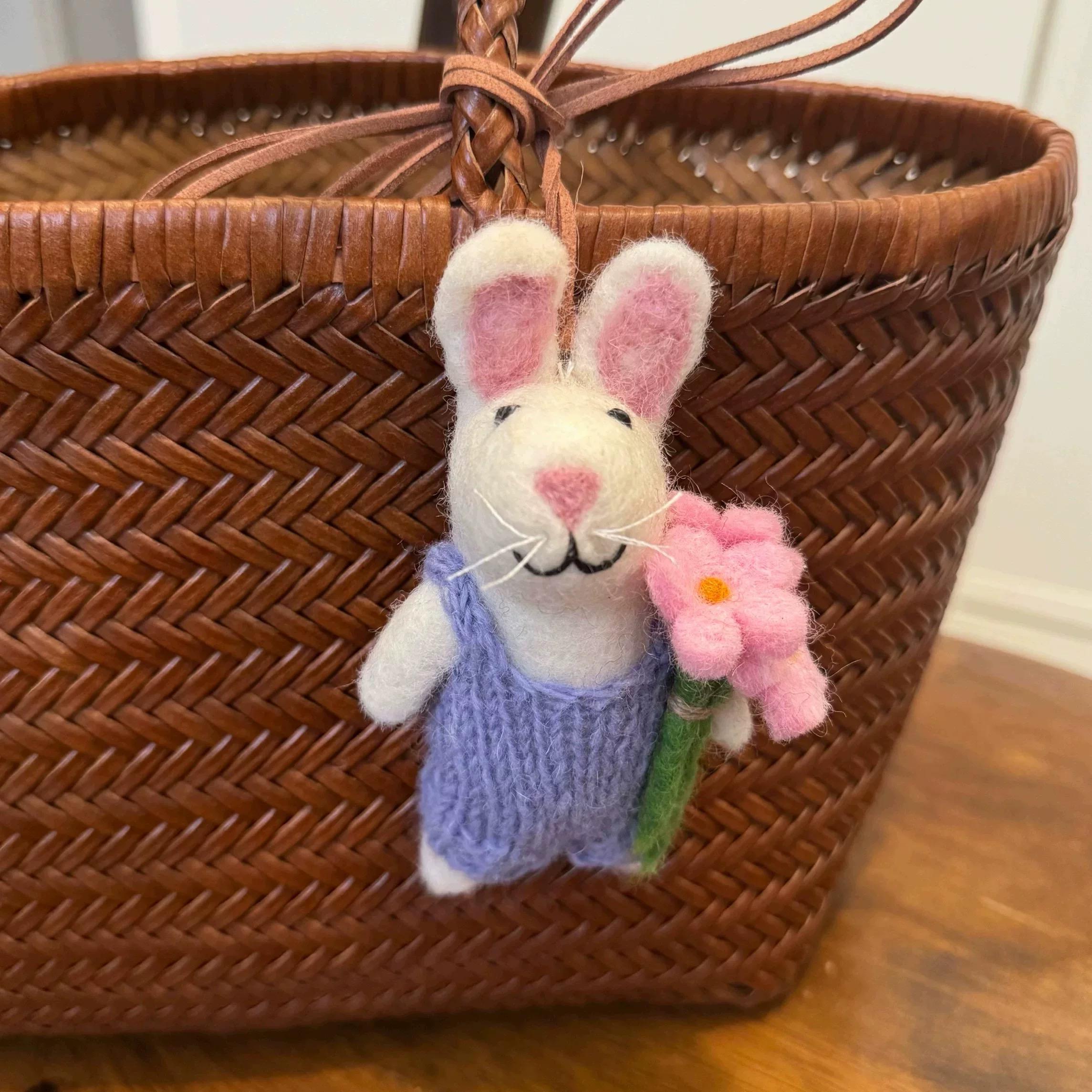 Japanese Style Lucky Felt Rabbit Pendant, Handmade Wool Felt Bunny Bag Charm, Cute Animal Keychain, Flower Bunny Hanging Ornament Gift