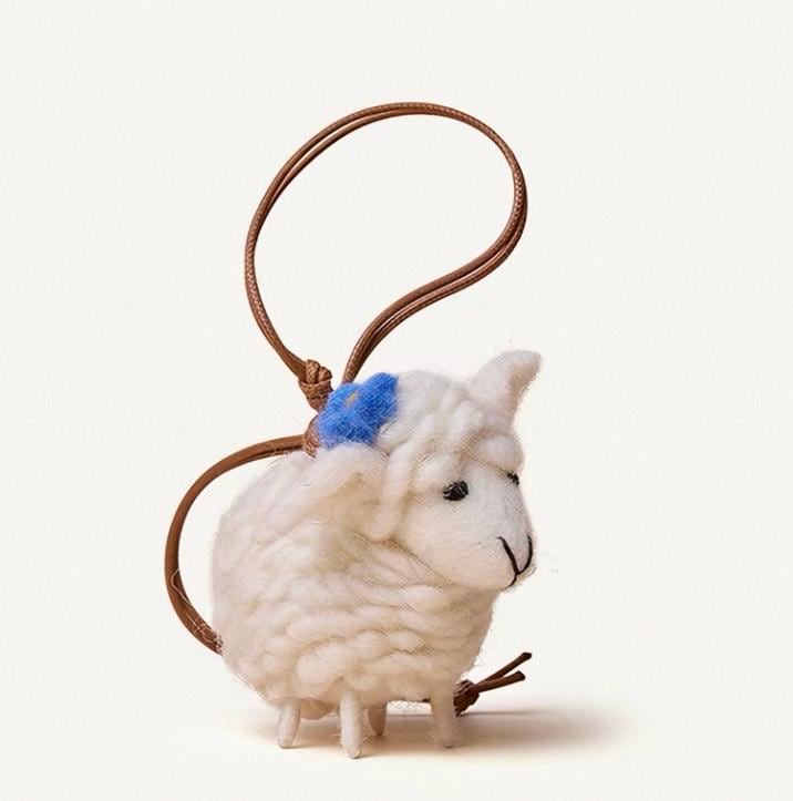 Japanese Style Lucky Blue Flower Lamb Wool Felt Pendant, Handmade Sheep Bag Charm, Cute Animal Keychain, Felt Lamb Hanging Ornament Gife